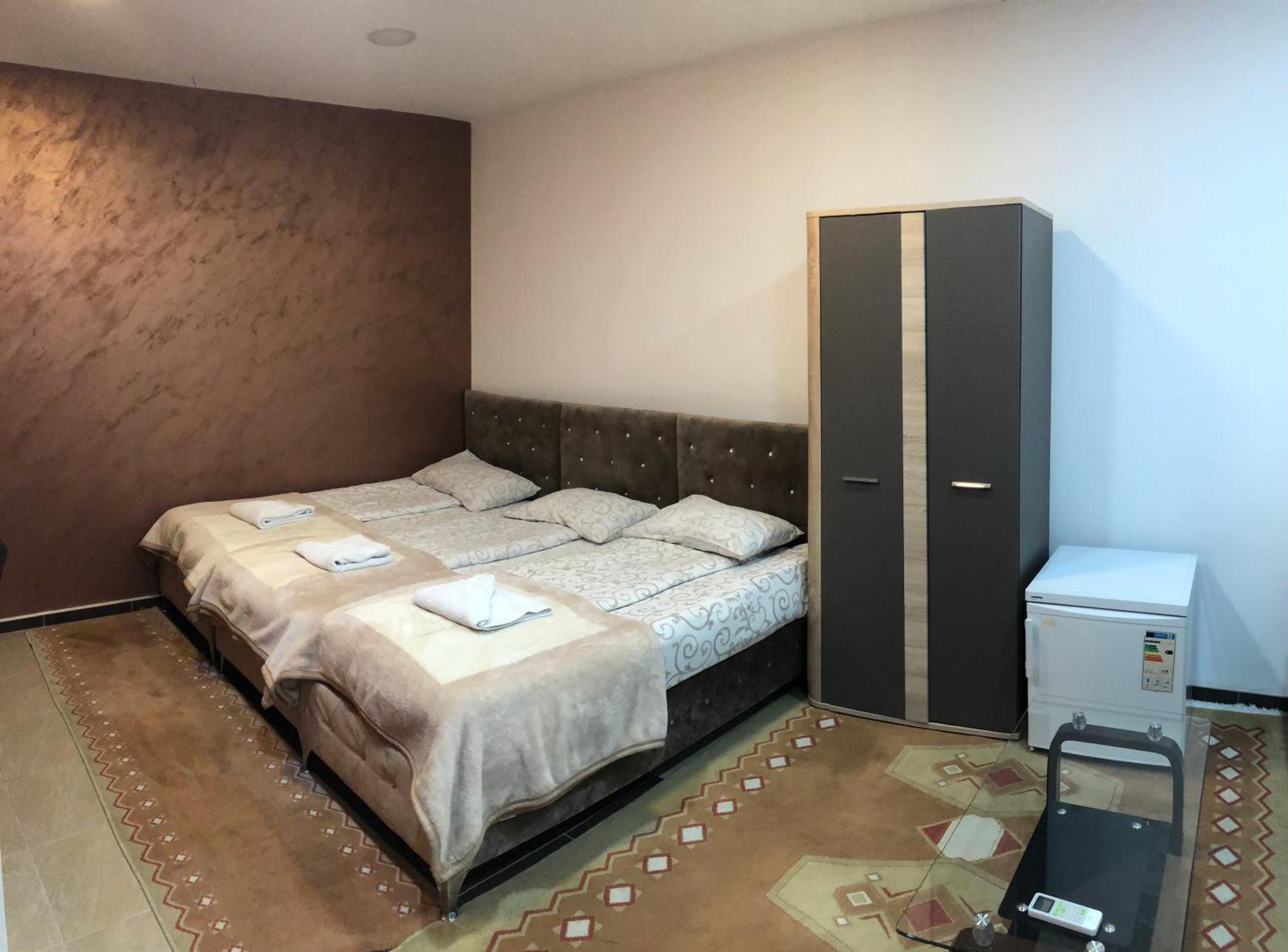 Avio Apartmani 2018 Novi Pazar Værelse billede